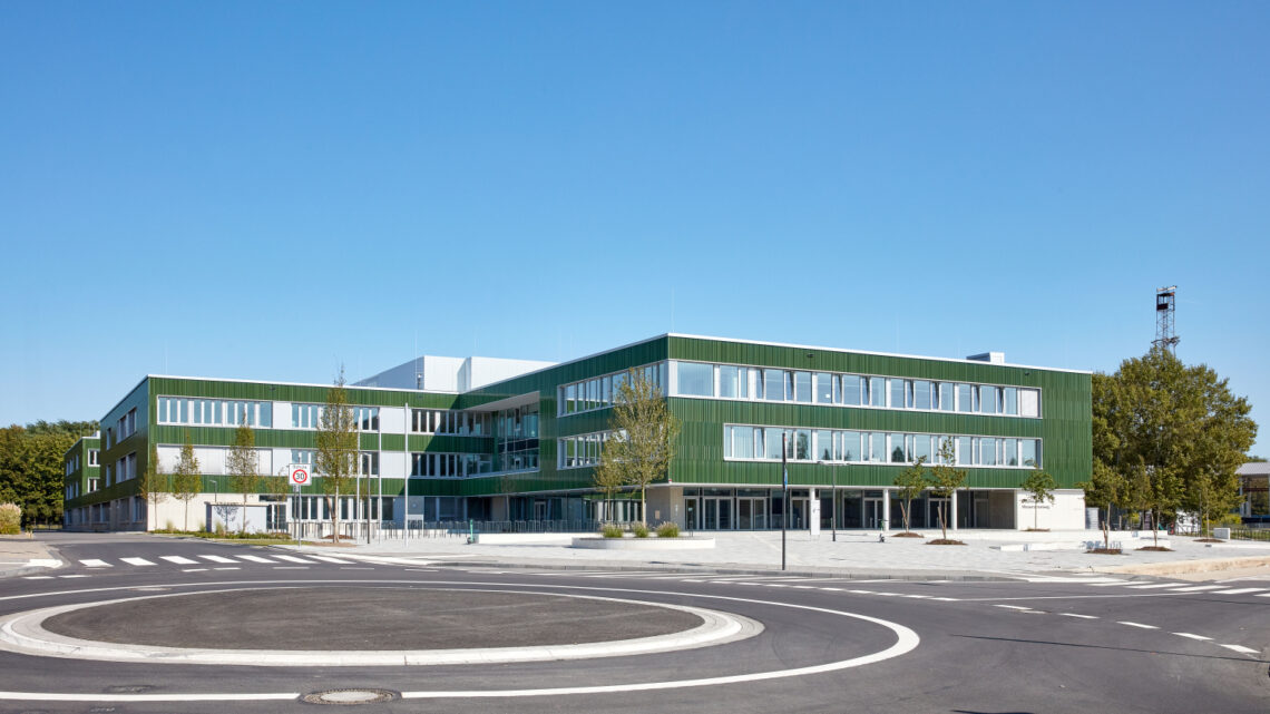 Aussenansicht Gesamtschule Wasseramselweg Köln